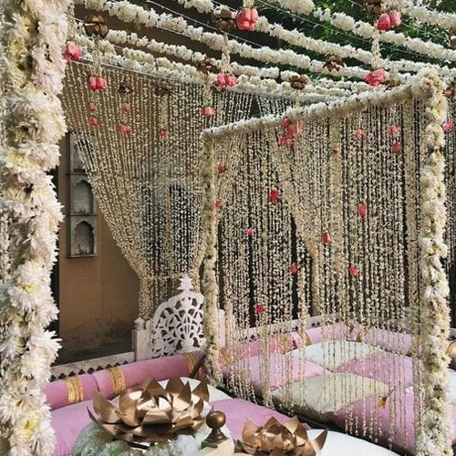 Abdul Flower Decor